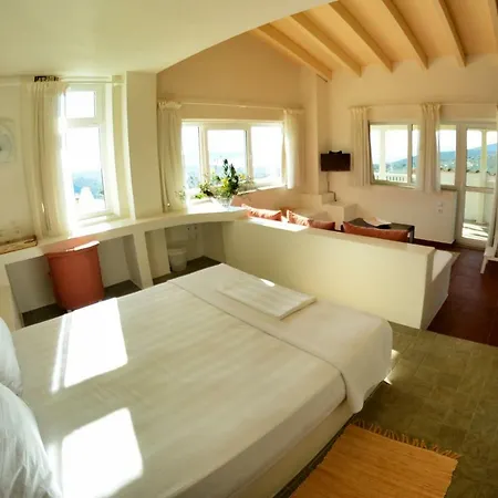 Golden Sea View Suites Tsakei Exterior photo