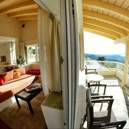 Golden Sea View Suites Tsakei Exterior photo