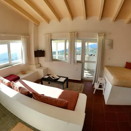 Golden Sea View Suites Tsakei Exterior photo
