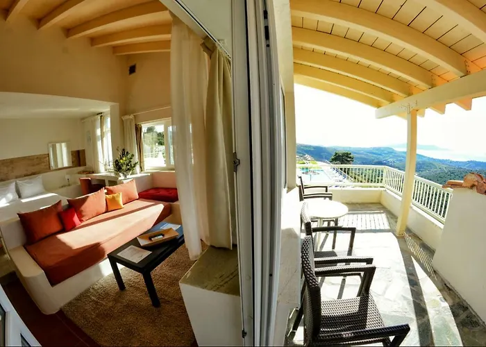 Golden Sea View Suites