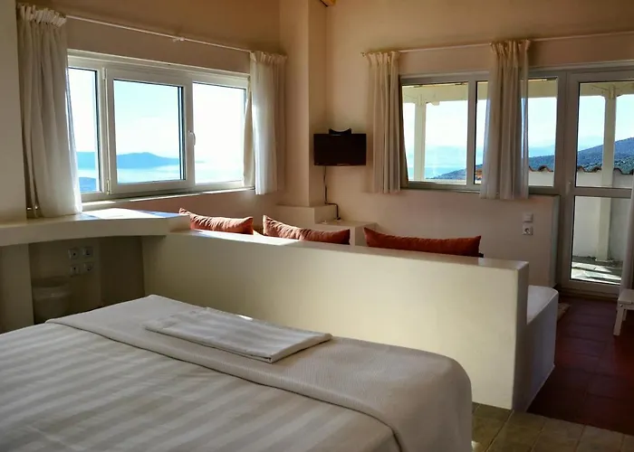 Golden Sea View Suites